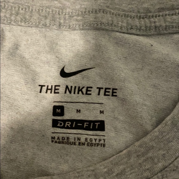 I’m selling a Gray Nike T—shirt. - Picture 3 of 3
